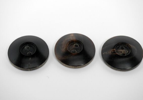 Black Horn Buttons (32L/20mm) - Click Image to Close
