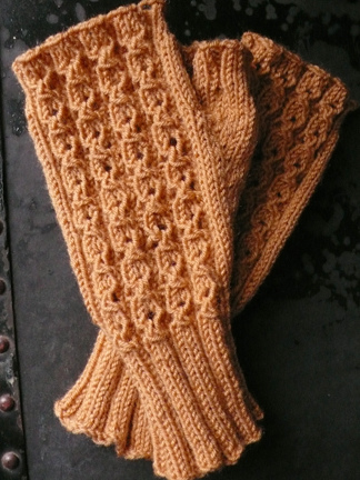 Cloverleaf Lace Mitts - Click Image to Close
