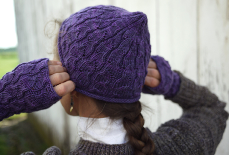 Fallberry Mitts, Hat, and Scarf - Click Image to Close