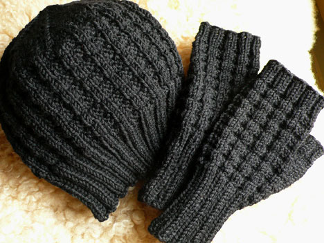 Hot Waffles Mitts and Hat - Click Image to Close