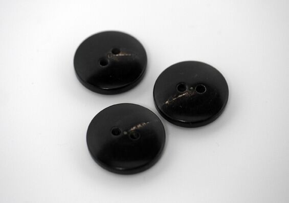 Buffalo Horn Buttons "Jordan" (26L, 16mm, 5/8in) - Click Image to Close