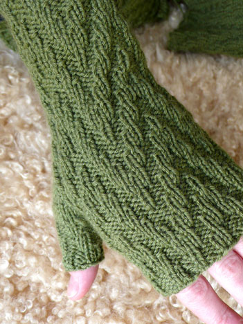 Zig Zag Mitts, Hat, & Scarf - Click Image to Close