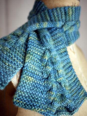 Cabled Keyhole Scarf - Click Image to Close