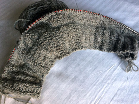 knittingSweaterBackBBDK02_25
